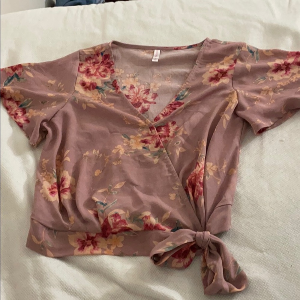 Floral cropped shirt